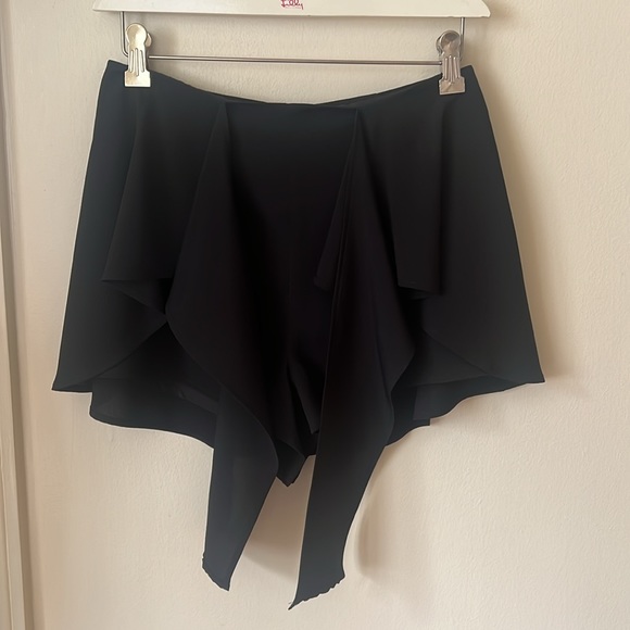 The Fifth Nordstrom Black Flowy Shorts Skort Sz XS - Picture 2 of 4